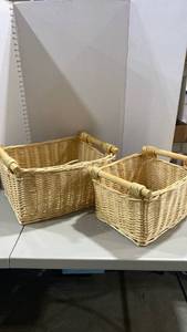 lot 2100 image: Woven baskets with wooden handles largest 11.5x19in approx
