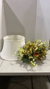 lot 2102 image: Large lampshade 11x19.5 and floral decor