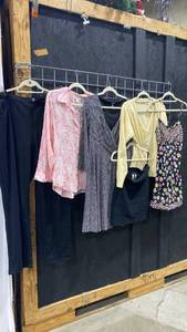 lot 2118 image: Ladies clothing
