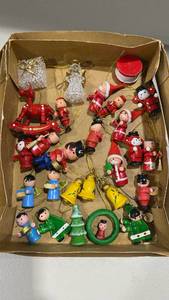 lot 2129 image: Tiny ornaments