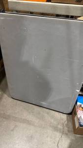 lot 2141 image: 6 foot folding table