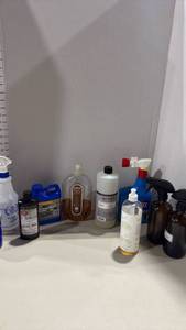 lot 2157 image: Cleaning Supplies Lot Meyers, Goddards, Method Glass Wax Soap Vinegar Spray