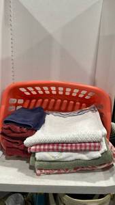 lot 2181 image: Bath towels and laundry basket