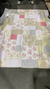 lot 2188 image: Quilt 86x48