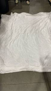 lot 2190 image: Queen comforter cover