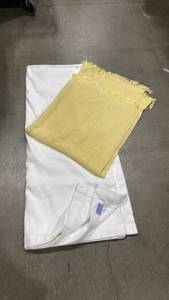 lot 2193 image: Fullqueen cotton blanket with yellow throw