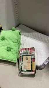 lot 2196 image: Dealt pillow with standard and king shams