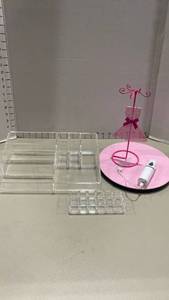 lot 2223 image: Acrylic makeup tray, lipstick tray, rechargeable nano beauty spray device, jewelry holder and lazy susan tray