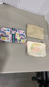 lot 2239 image: Zipper pouches and travel makeup bag