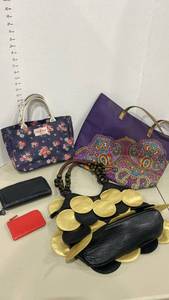 lot 2244 image: Tote bags, wallet, pouch and faux gucci bag
