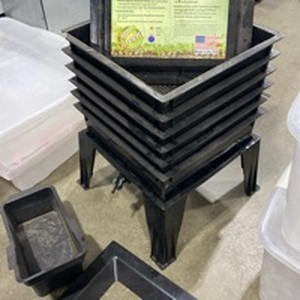 lot 2306 image: Worm Factory 360
