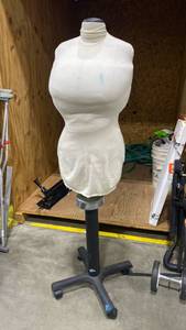 lot 2316 image: Female dress form 5ft tall