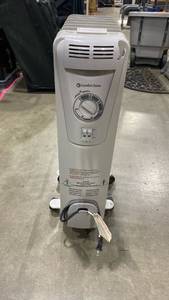 lot 2318 image: Comfort Zone heater