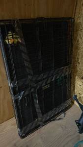 lot 2321 image: Large dog crate 43x28