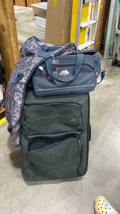 lot 2332 image: Large Samsonite rolling suitcase and Skyway duffle with garment bag