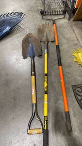 lot 2347 image: Garden Tool Set 3-Piece Shovel, Spade Rake and rake