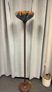 lot 910 image: Tiffany Style faux stained glass torchiere floor lamp 68 in tall (no knob)