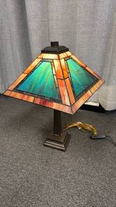 lot 911 image: Tiffany Style faux stained glass table lamp 22 in tall
