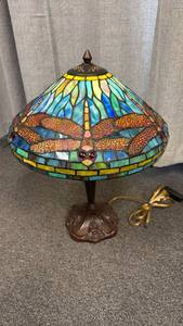 lot 912 image: Tiffany Style faux stained glass dragonfly table lamp 24 in tall
