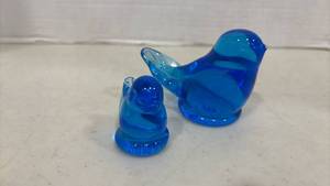 lot 1017 image: Vtg Bluebirds of Happiness Blue Glass Largest one is 2.5x3.5 inches