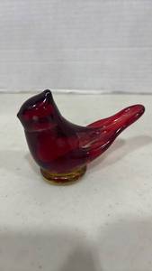 lot 1019 image: Another Titan Art Glass Red Cardinal of Virtue 1985