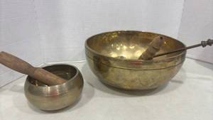 lot 1039 image: Tibetan Singing Bowls with Strikes and Mallets Largest is 12 inches