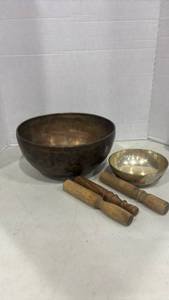lot 1040 image: Tibetan Singing Bowl Set with Mallets and Cushion Largest is 11.5 inches