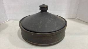 lot 1060 image: Cast Iron Covered Cooking Pot with Lid