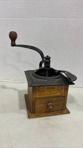 lot 1069 image: Vtg Colonial Coffee Mill