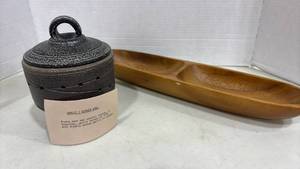 lot 1070 image: Garlic Ginger Pottery Bowl and Hand Carved Wood Dish