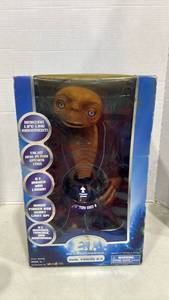 lot 1071 image: E.T. The Extra-Terrestrial Real Friend E.T. Interactive Talking Figure 13 inch