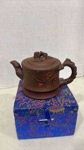 lot 1130 image: Chinese Yixing Zisha Teapot made from purple clay. 4x6