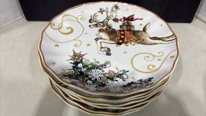 lot 1136 image: Seven Williams Sonoma Reindeer Holiday 10.5 inch Plates