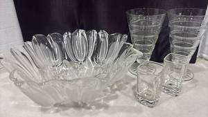 lot 1148 image: Vtg Mikasa Spring Tulip Bowl with Two Vtg Anchor Hocking Sundae Dishes and Shot Glasses