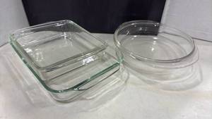 lot 1222 image: Pyrex Glass Bakeware Set 3-Piece Rectangular and Round Baking Dishes