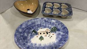 lot 1226 image: Holiday Ceramic Tableware Set Bowl Muffin Tray Oval Platter