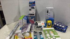 lot 1244 image: Lot of Light Bulbs Multiple Brands 40W-100W Various Types