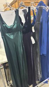 lot 1256 image: Dillards Womens Sleeveless Formal  Dresses Sizes 11 to 14