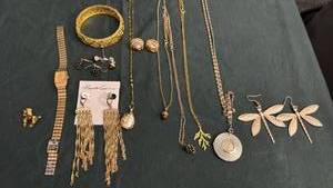 lot 1600 image: Womens jewelry