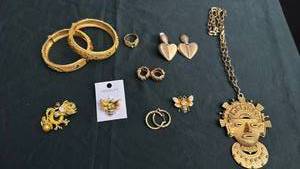 lot 1602 image: Womens jewelry