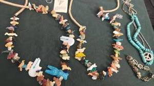 lot 1605 image: Womens jewelry