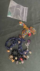 lot 1607 image: Bird Brooch no pin on it, Gemstone Beads and more