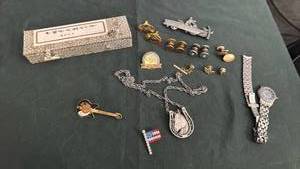 lot 1609 image: Cufflinks and more