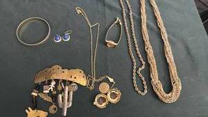 lot 1611 image: Womens jewelry