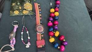 lot 1613 image: Womens jewelry