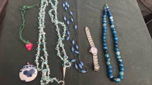 lot 1614 image: Womens jewelry