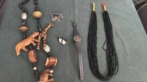 lot 1615 image: Womens jewelry