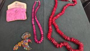 lot 1616 image: Womens jewelry