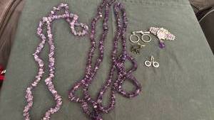 lot 1617 image: Womens jewelry