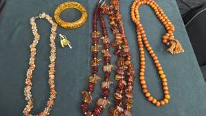 lot 1620 image: Womens jewelry
